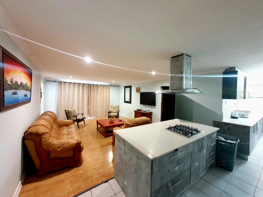 To Let 5 Bedroom Property for Rent in Vincent Eastern Cape